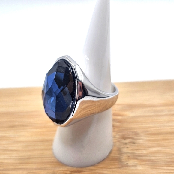 Swarovski Blue Crystal Ring - Picture 4 of 6